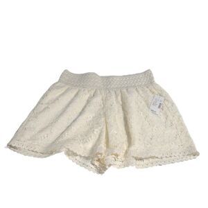Maurices Mid Rise Cream Lace Shorts Size Small